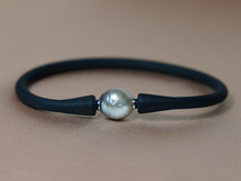 Perlový náramek v akci