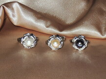 Prsten s perlou v akci