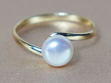 Prsten se sladkovodní perlou