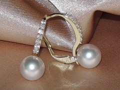 Perlový set z bílých říčních perel ve zlatě BC130YFS-W Perlové náušnice BC021YFE-W BC130YFS-W