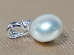 Přívěsek s perlou BC026WBP-W BC026WBP-W.JPG BC026WBP-W