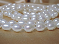 Perlový náhrdelník - vyprodáno ON07wG Dlhý perlový náhrdelník ON07wG.JPG ON07wG