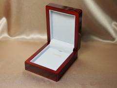 Dřevěná krabička na náhrdelník s perlou a přívěsek DK02X Drevená krabička na náhrdelník a prívesok DK02X-1.JPG DK02X