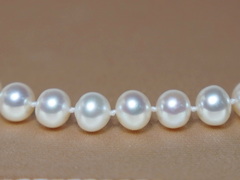 Náhrdelník z pravých bílých perel s elegantním uzávěrem NRSN8085AAAwA Náhrdelník biele sladkovodné perly s elegantným uzáverom NRSN8085AAAwA.2.JPG NRSN8085AAAwA