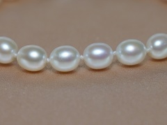 Perlový náramek OSB06AA+wJ Náramok podlhovasté perly OSB06AA+wj.JPG OSB06AA+wJ