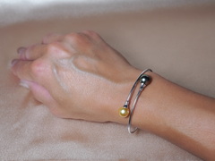 Náramek s černou a zlatožlutou mořskou perlou GTPB100wB Náramok s čiernou a zlatožltou morskou perlou GTPB100wB.1.JPG GTPB100wB