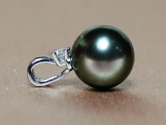 Zlatý přívěsek s tahitskou perlou a briliantem BC025WP-T Prívesok s tahitskou perlou BC025WP-T.1.JPG BC025WP-T