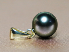 Přívěsek s černou tahitskou perlou TPAAAZGC Prívesok s tahitskou perlou TPAAAZGC.1.JPG TPAAAZGC