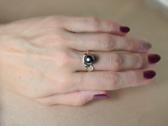 Zlatý prsten s tahitskou perlou a brilianty BC03YR-T Prsteň s perlou BC03YR-T.JPG BC03YR-T