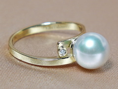 Zlatý prsten s japonskou akoya perlou a briliantem BC04YR-A Prsteň s perlou BC04YR-A-2.JPG BC04YR-A