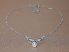 Stříbrný náhrdelník s pravou perlou a zirkony PN2040SH Strieborný náhrdelník s pravou perlou a zirkónmi PN2040SH.1.JPG PN2040SH