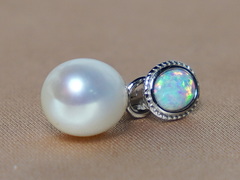 Stříbrný přívěsek s opálem a pravou perlou PP111B Strieborný prívesok s opálom a pravou perlou PP111B.1.JPG PP111B