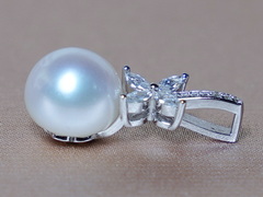 Stříbrný přívěsek s pravou perlou a zirkony PP8035SH Strieborný prívesok s pravou perlou a zirkónmi PP8035SH.2.JPG PP8035SH