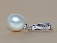 Stříbrný přívěsek s pravou perlou a zirkony PP777B Strieborný prívesok so sladkovodnou perlou a zirkónmi PP777B.3.JPG PP777B