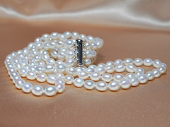 Třířadý perlový náhrdelník TON06AA+wJ Trojradový perlový náhrdelník TON06AA+wJ-2.JPG TON06AA+wJ