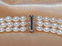 Třířadý perlový náhrdelník TON06AA+wJ Trojradový perlový náhrdelník TON06AA+wJ-3.JPG TON06AA+wJ