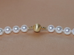 Set náhrdelník a náušnice z japonských akoya perel APNSET7075C Uzáver žlté zlato 14kt. ozdobná gulička.JPG APNSET7075C