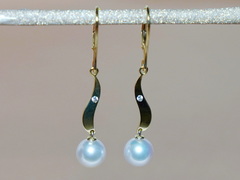 Zlaté náušnice 14K s akoya perlou a briliantem BC04YE-A Zlaté náušnice akoya perly BC04YE-A.JPG BC04YE-A