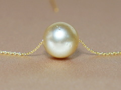 Zlatý náhrdelník s pravou perlou Jižního Pacifiku JPN777AAyG Zlatý náhrdelník s juhomorskou perlou JPN777AAyG.1.JPG JPN777AAyG