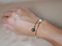 Zlatý náramek 18 kt. s perlami Jižního Pacifiku WTPB100yB Zlatý náramok 18 kt. s perlami Južného Pacifiku WTPB100yB.1.JPG WTPB100yB