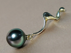 Set šperků 14K s tahitskými perlami TDySET200ZM Zlatý prívesok 14K s tahitskou perlou TDyP300ZM.JPG TDySET200ZM