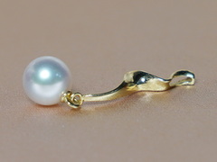Zlatý přívěsek 14K s japonsko akoya uperlou AP005C Zlatý prívesok s japonskou akoya perlou AP005C.1.JPG AP005C
