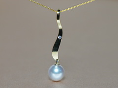 Set šperků z japonských akoya perel a briliantů BC04YS-A Zlatý prívesok s japonskou akoya perlou BC04YP-A.JPG BC04YS-A