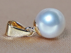 Zlatý přívěsek 14K s říční perlou FP200yP-W Zlatý prívesok s morskou akoya perlou AP200yP-1.JPG FP200yP-W