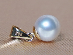 Zlatý přívěsek 14K s říční perlou FP200yP-W Zlatý prívesok s morskou akoya perlou AP200yP-2.JPG FP200yP-W