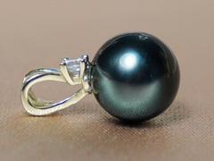 Zlatý přívěsek 14K s tahitskou perlou a briliantem BC025YP-T Zlatý prívesok s pravou tahitskou perlou BC025YP-T-1.JPG BC025YP-T