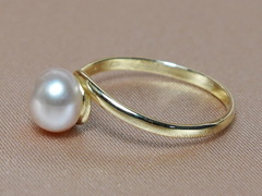 Zlatý prsten s říční perlou BC028YBR-P Zlatý prsteň s riečnou perlou BC028YBR-P-1.JPG BC028YBR-P