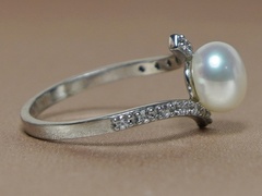 Zlatý prsten 14K s pravou perlou BC029WBR-W prsten-s-perlou-zlato-bc029wbr-w.JPG BC029WBR-W
