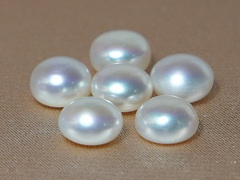 Sladkovodní perly polokulaté polovrtané BLPBAA+Z sladkovodné perly pologuľaté biele AA+.JPG BLPBAA+Z