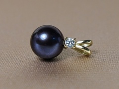 Přívěsek s perlou BC025YFP-B zlaty privesok-s-perlou a zirkonom-bc025yfp-b.JPG BC025YFP-B